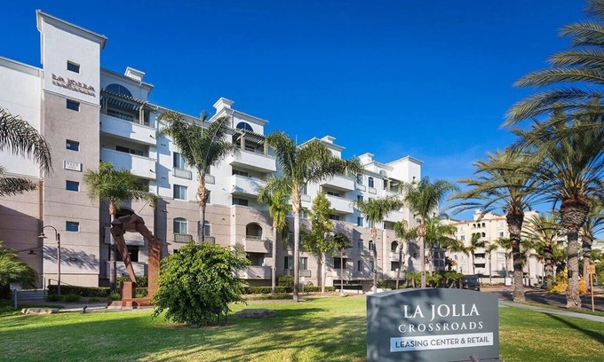 University City Apartamento | 360 Luxury Apartment : Sleek 1-Bedroom Apartment with Amenities