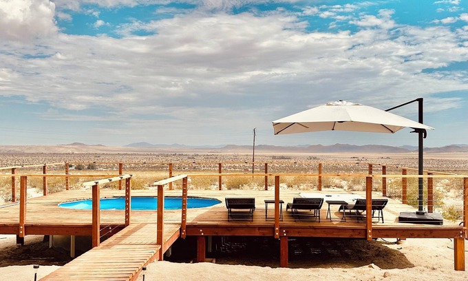 Panorama Heights Casa | 360 Views with pool and spa – Walking distance to the Park!
