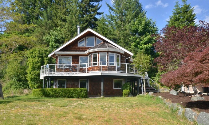 Fanny Bay Casa | 360 Wrap Around Deck w/ Mountain Sunset/Ocean View