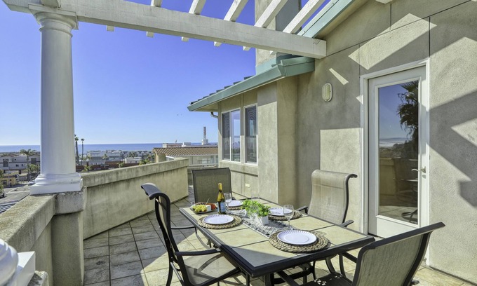 Downtown Casa | 361 B Hinds 3 Bedroom Townhouse by RedAwning