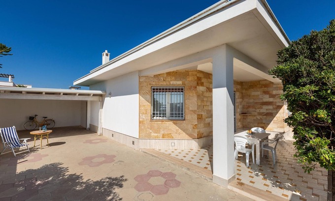 Torre Castiglione Casa | 3674 Villetta Sapore di Sale by BarbarHouse