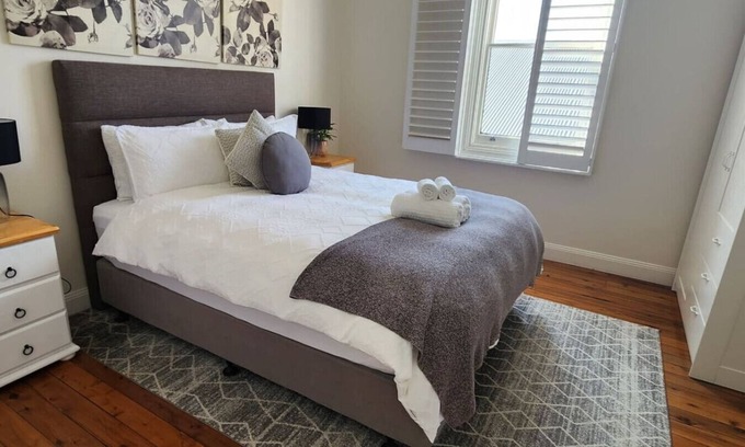 Wollongong CBD Casa | 36A: Modern 3BR in Heart of Downtown