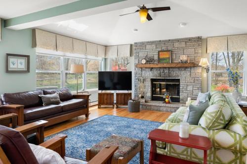 Stonington Casa | 37 Wamphassuc Rd Chteau Stonington