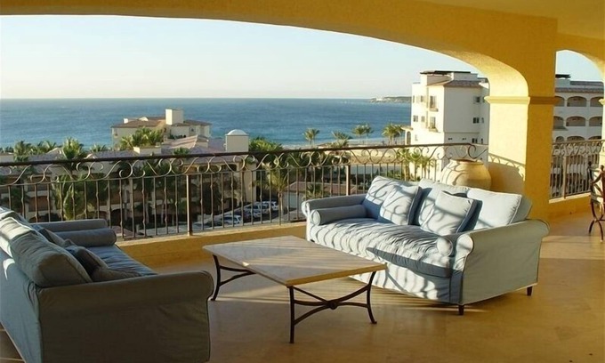 Zona Hotelera Villa | Ático de 3.700 pies cuadrados frente al mar en Cabo México - Las Mananitas