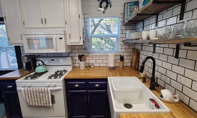 Downtown Casa | 371 Stimson Ave 2 Bedroom Home by Redawning