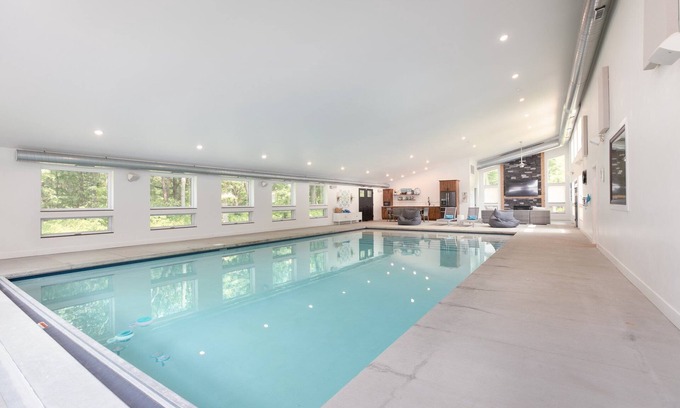 Niles Casa | 38-Acres of Luxury by Notre Dame, 9BR, Indoor Pool