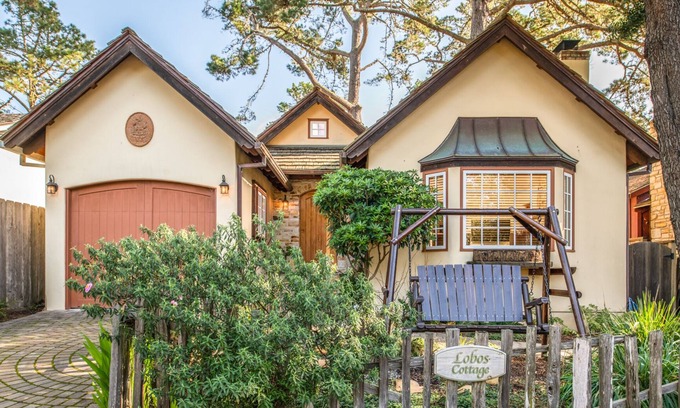 Northeast Carmel Casa | 3802 Lobos Cottage - El hogar perfecto de Carmel by the Sea te espera