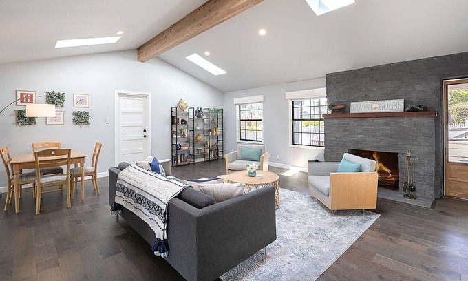 Del Rey Oaks Casa | 3849 La Vista Portola 4 Bedroom Home by Redawning