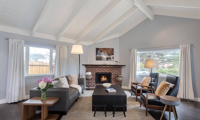 Del Monte Forest Casa | 3890 Cypress Rest - Close to Golf, Walk to Beach