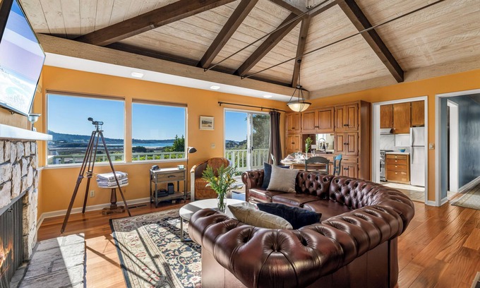 Golden Rectangle Casa | 3959 Hedgehog - Walk to Town and Beach, Ocean View
