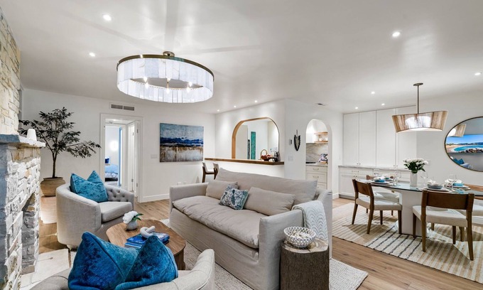 Golden Rectangle Condominio | 3972 DolceVita - Beautiful Remodel, Walk Everywhere