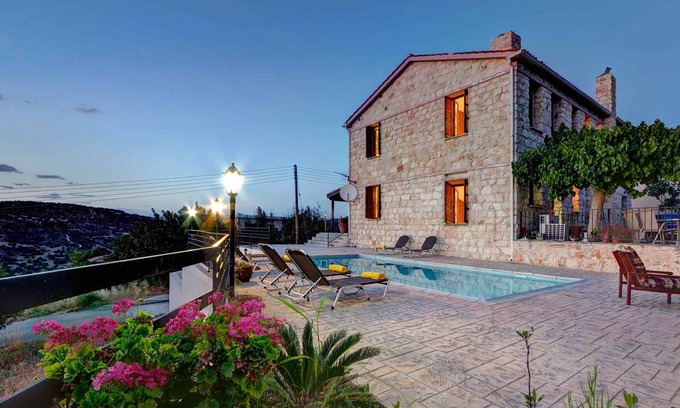 Peristerona Villa | 398 m² Villa ∙ 5 bedrooms ∙ 10 guests