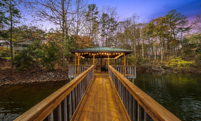 Mayhew Cabaña | 3B Beautiful Lake Norman Oasis