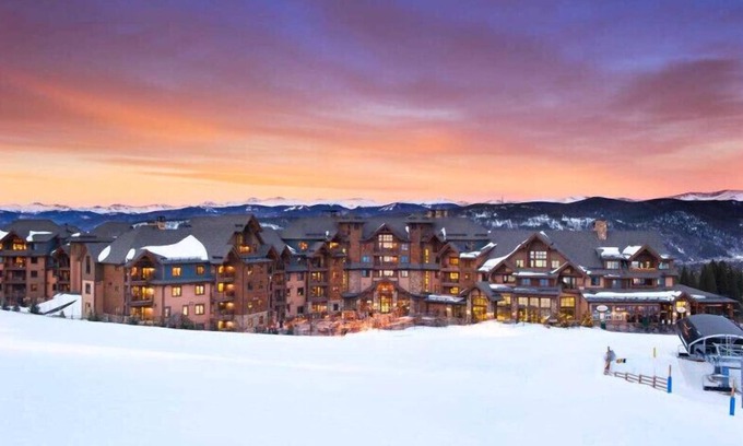 Peak 8 Complejo | 3B Ski-In/Out-Pools-Spa-Movie Room Reservation