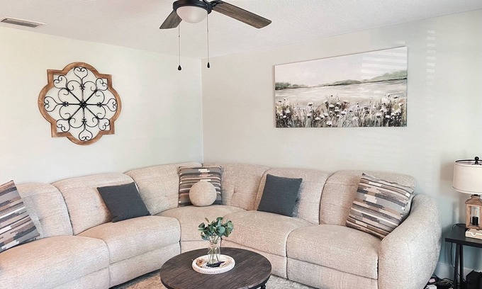 Palmetto Casa | 3B2BA house in Palmetto W/Pool & Movie Room