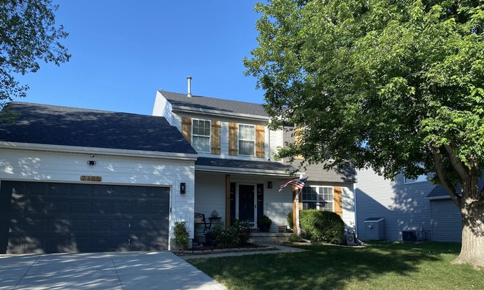 Chalco Casa | 3bd 2.5 bath close to shopping, entertainment, dining, parks, and trails.