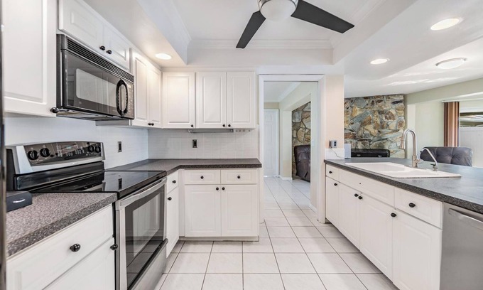 Shore Acres Casa | 3Bd/2Ba Home w/Private Dock & Free Boat Parking