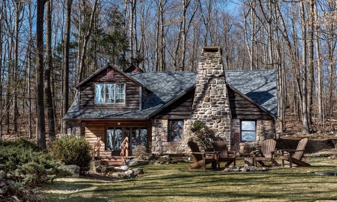 Penn Lake Park Casa | 3bd 2ba Penn Lake Cabin with Lakeview (Newly renovated) in the Pocono Mountains!