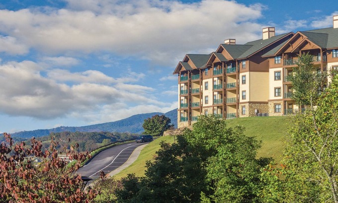 Sevierville Complejo | 3BD/2Bath - Smoky Mountains Retreat! Gorgeous Views, Pools, + More!