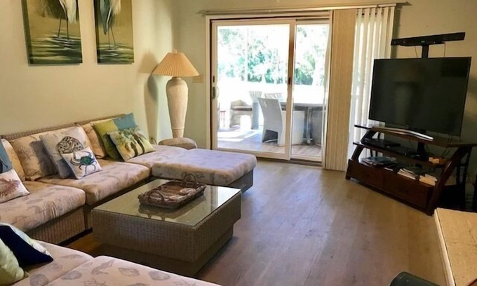 Tarpon Pond Casa | 3BD / 3BA Cottage! Cocina actualizada! Vistas del golf! ¡Mascota amigable!