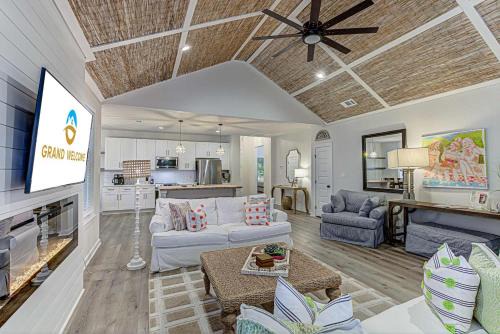Cottonwood Shores Casa | 3BD Escape for 8 with Fire Pit & Patio Near Lake LBJ