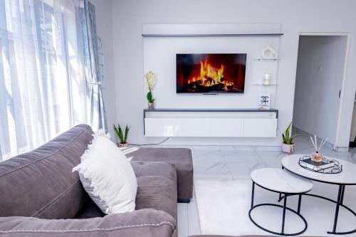 North-West District Apartamento | 3bd home with Starlink WiFi , pool, near CBD & Airport