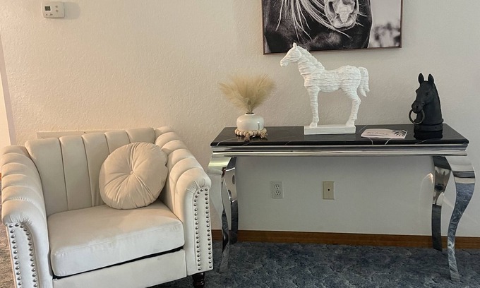 Belleview Casa | 3BD house sleeps 8-10 Guests, Family Game Room.
