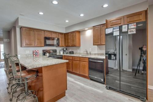 Baldy Mountain Casa | 3BD Next to Bus Stop, 8 Min To Gondola