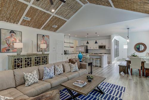 Cottonwood Shores Casa | 3BD Retreat for 6 Near Lake LBJ with Fire Pit & Patio
