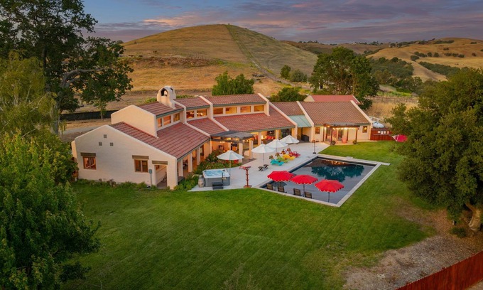 Atascadero Casa | 3bd, sleeps 8, just 20 minutes from Sensorio in the heart of the Central Coast