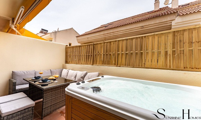 Torrequebrada Chalet De Esquí | 3Bd townhouse Jacuzzi , Sea view , pool , private garage