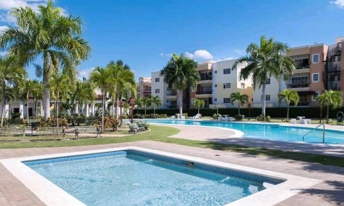 Gregorio Luperon Apartamento | 3Bdr (w/AC) 2 baths 3 Pools WiFi, Gym in Santiago