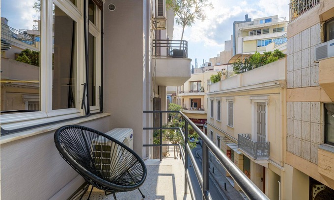 Plaka Apartamento | 3bdr Modern Design Bright Interiors in Plaka