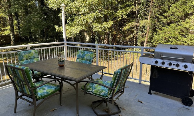 Fayetteville Casa | 3Bdrm / 2.5 bath 2 story quiet neat home. located in Fayetteville close Trilith