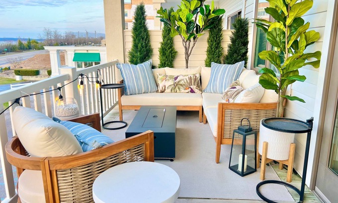 Petoskey Condominio | 3bed -2bath Retreat Sleeps up to 9 w/Amenities+LargerTerrace+Bay Views+Office