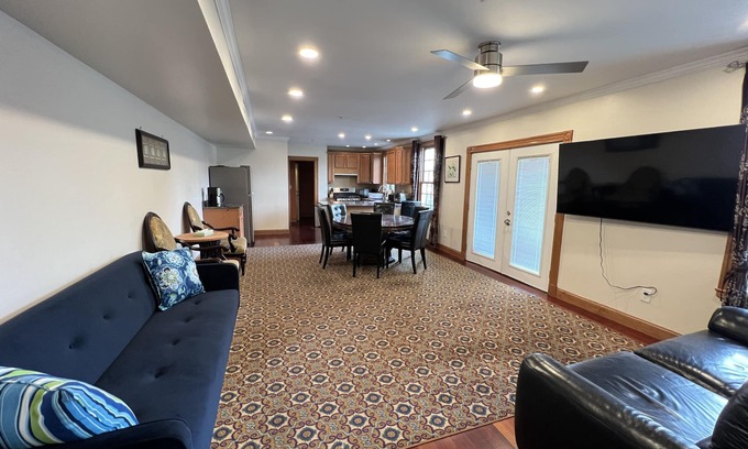 Inman Square Condominio | 3Bed / 3Bath Home, 3 Parking spots close to Central Sq, MIT, Harvard. Walk to T.