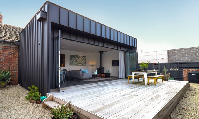 Ballarat Casa | 3BED| 3BATH| WOOD FIRE| AIR-CON | SLEEPS 8 | OFF STREET PARKING | PET FRIENDLY