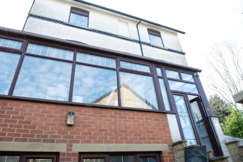 Low Moor Apartamento | 3bed Contractor, Wifi,2 Free parking space