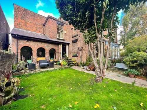 Sefton Park Casa | 3Bed Listed Beauty near popular Lark Lane!