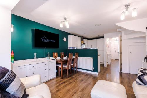 Chorley Apartamento | 3Bed Semi Detached Home, 2 Living Rooms, Free Parking, Fully Equipped, Available For Long Stays