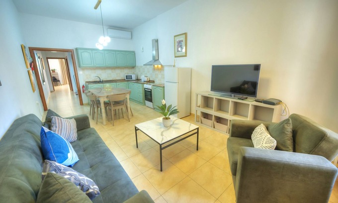 Sliema Chalet De Esquí | 3bedroom house with yard and roof terrace CZER1-1