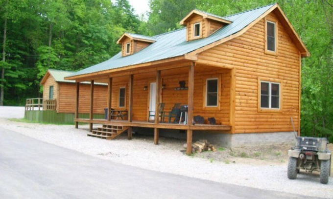 Lejunior Cabina | 3BR, 1 Bath Cabin with hot tub, full kitchen, and living room.