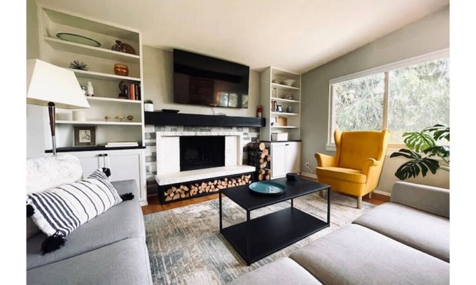 Seattle Metro Area Casa | 3BR/1BA Mid-century Birch Haven