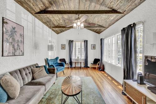 Kingston Casa | 3br 1bath - Spanish Beach Bungalow MainHouse