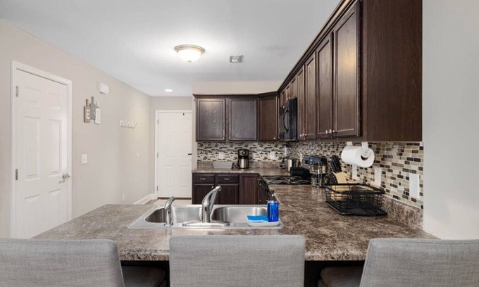 Johnson City Apartamento | 3BR 2.5BA condo near downtown JC