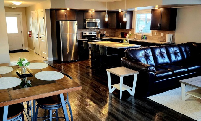 Dawson Creek Casa | 3BR, 2.5BA, Keyless Entry, Netflix, Disney+, Prime