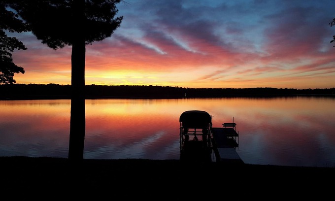 Webster Cabina | 3BR-2.5BA LAKESIDE CABIN CHARMER with GOURMET KITCHEN & MODERN-LUX amenities