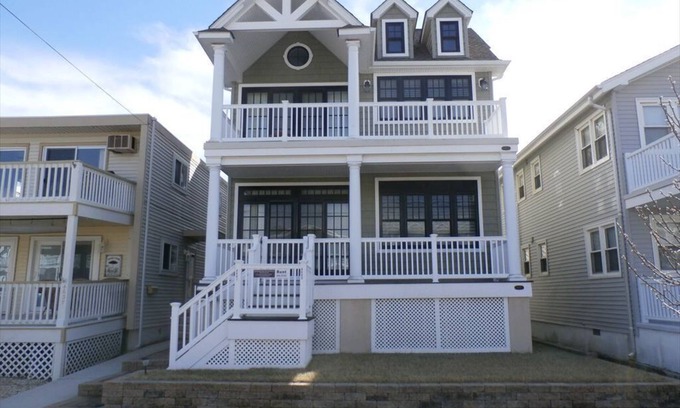 South End Condominio | 3BR / 2BA 1ª Planta Beach House en 4641 West Ave - 2 cuadras de la playa!