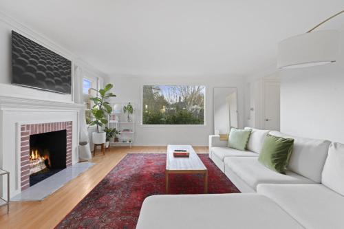 Loyal Heights Casa | 3BR 2BA Ballard Blue, Seattle