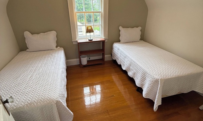Martinsville Cabaña | 3BR/2BA Cottage Sleeps 8 Short Walk to Smith River – Martinsville